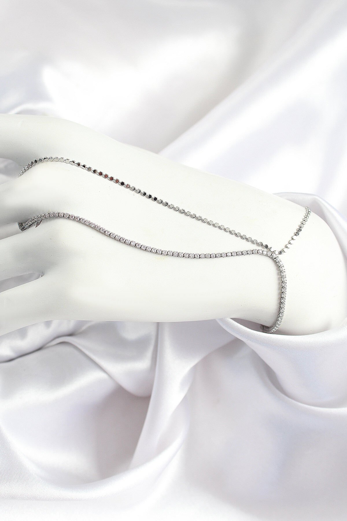 Pirinç Zirkon Taşlı Ezme Zincir Model Gümüş Renk Kadın Şahmeran