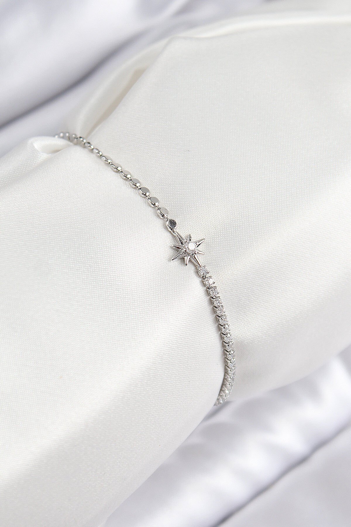 Pirinç Zirkon Taşlı Kutup Yıldızı Model Ezme Zincir Gümüş Renk Kadın Bileklik