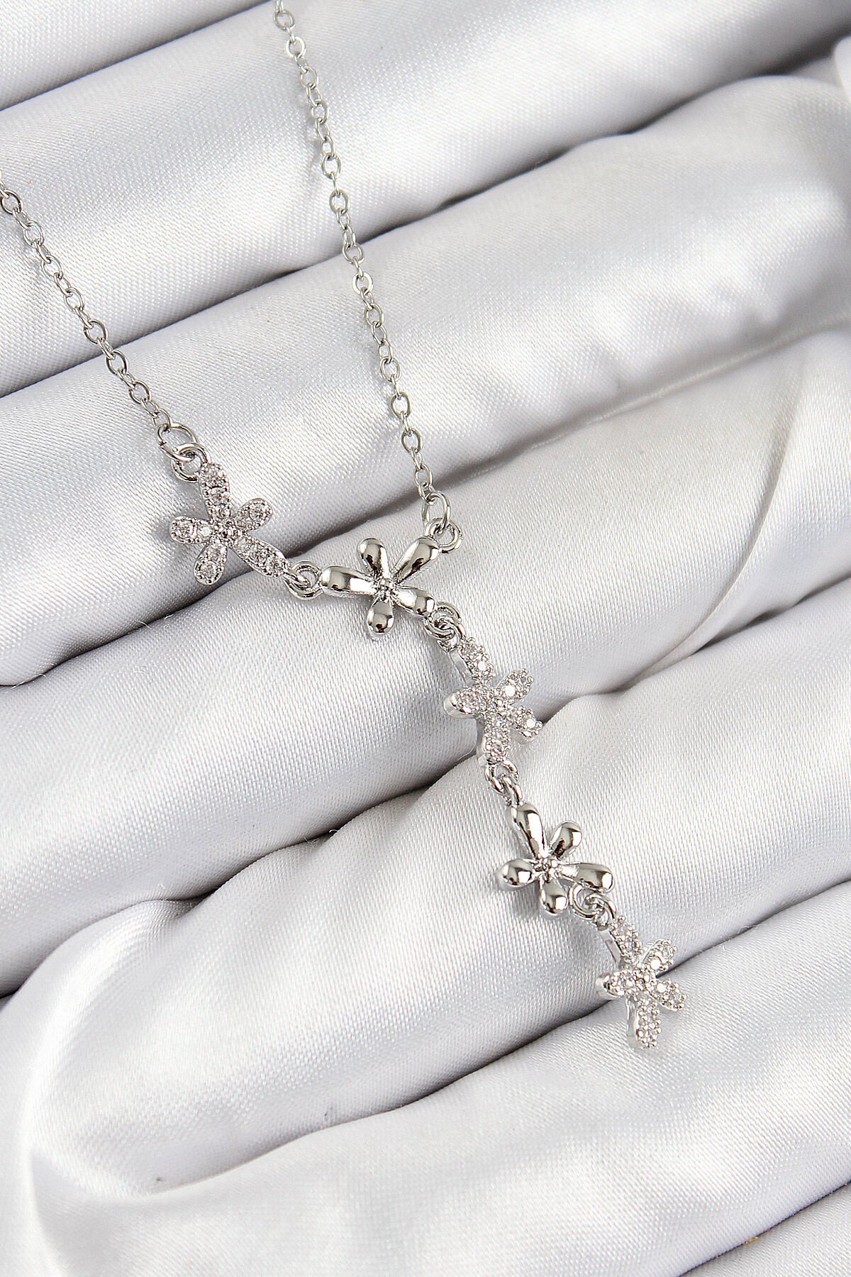 316L Çelik Zirkon Taşlı Çiçek Model Gümüş Renk Kadın Kolye