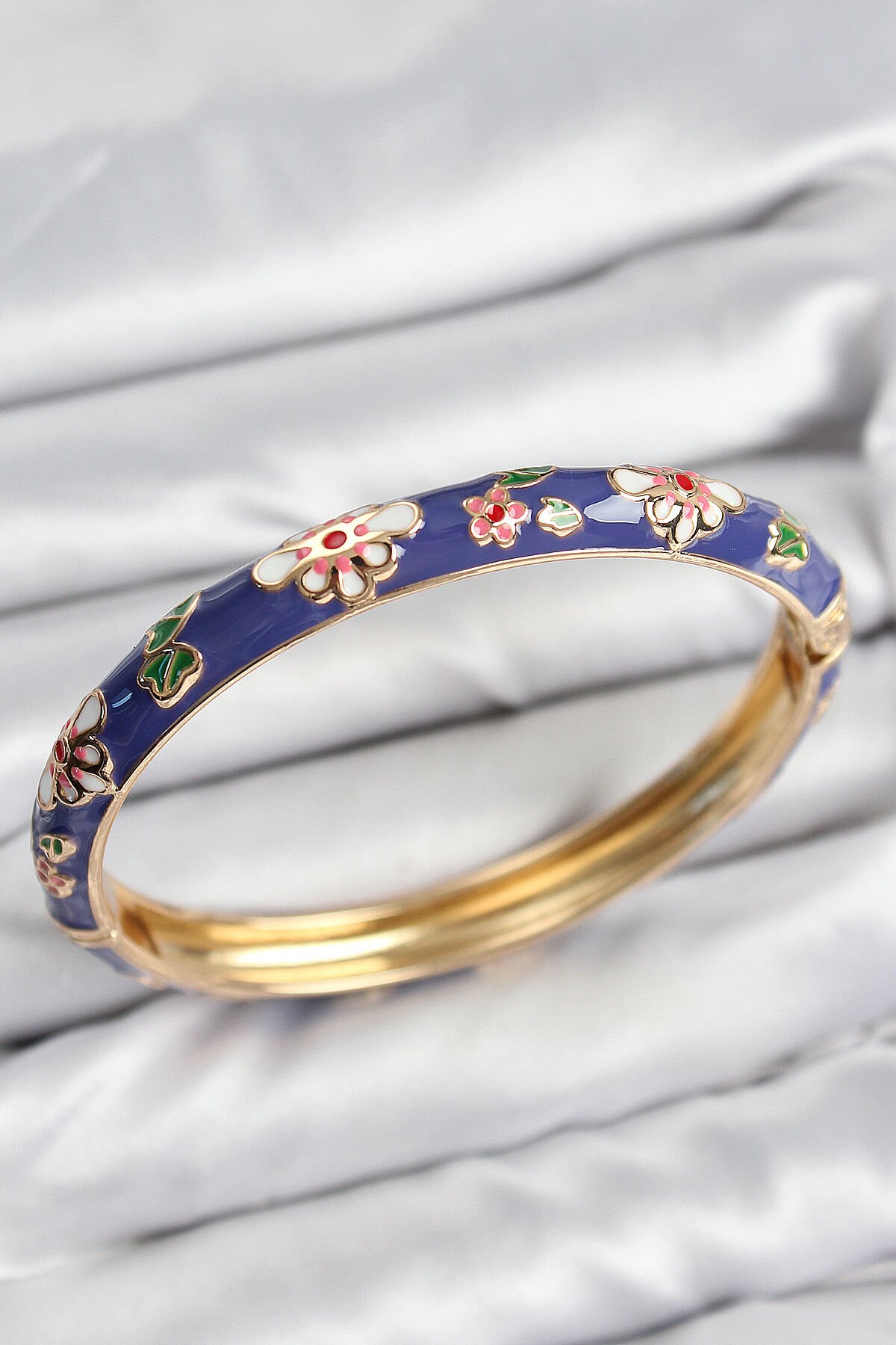 Mineli Pirinç Mor Çiçek Motifli Gold Kadın Kelepçe