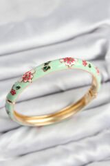 Mineli Pirinç Su Yeşili Çiçek Motifli Gold Kadın Kelepçe