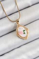 316L Çelik Zincir Beyaz Sanatsal Portre İnci Detaylı Gül Figürlü Model Gold Renk Kadın Kolye