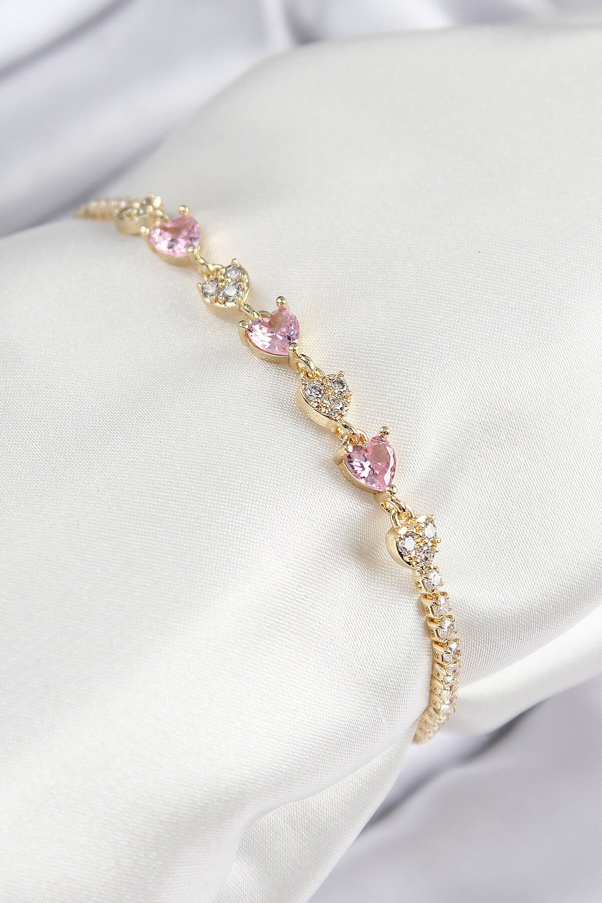 Pirinç Zirkon Taşlı Pembe Kalp Model Gold Renk Kadın Bileklik