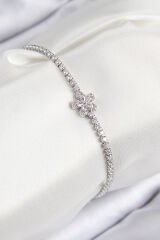 Pirinç Zirkon Taşlı Çiçek Model Gümüş Renk Kadın Bileklik