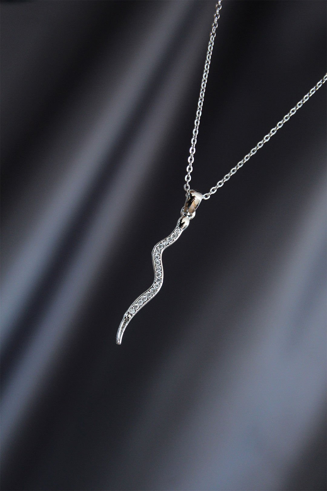 Silver Renk Metal Zirkon Taşlı Şimşek Kolye