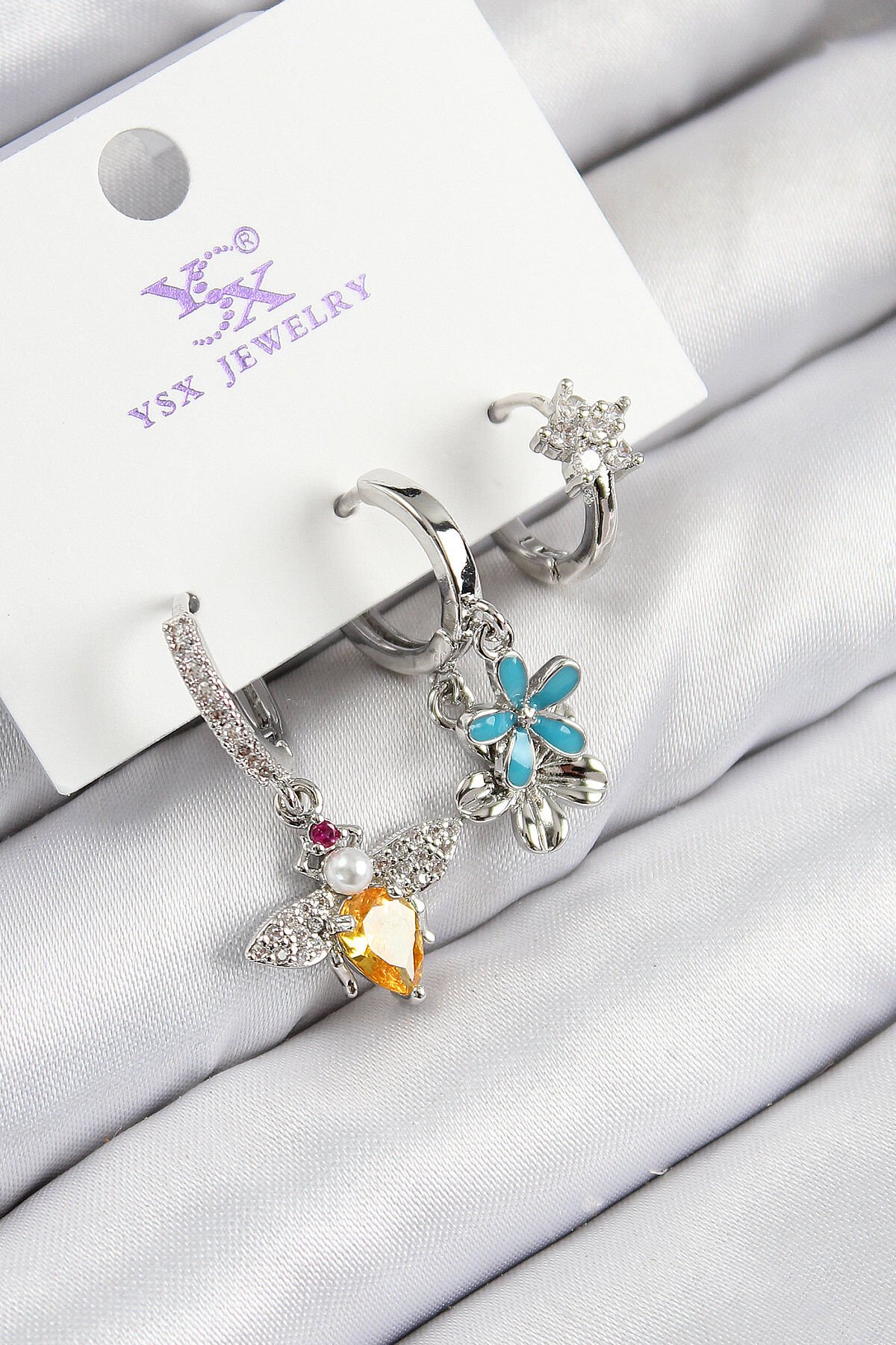 Pirinç Zirkon Taşlı 3'lü Arı Ve Çiçek Model Gümüş Renk Kadın Küpe