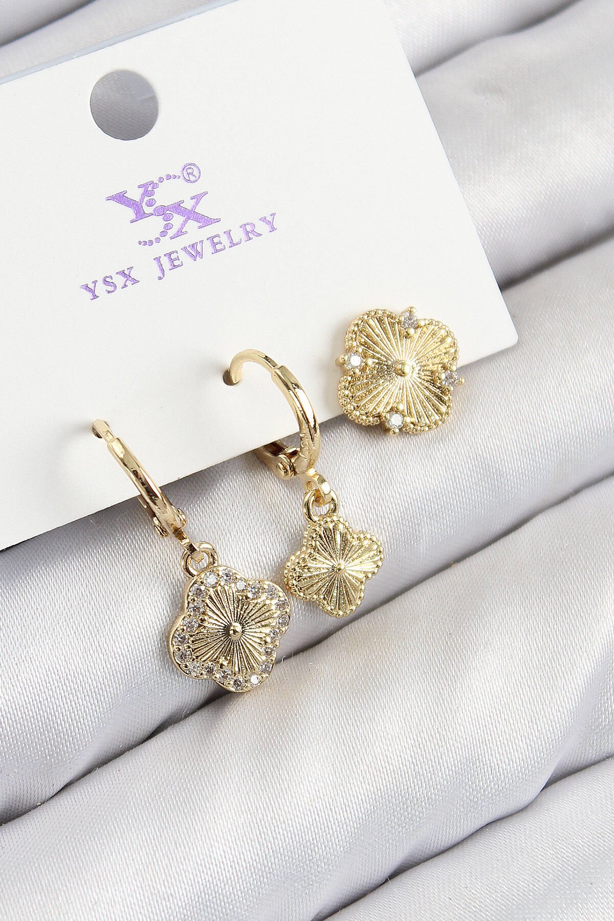 Pirinç Zirkon Taşlı 3'lü Yonca Model Gold Renk Kadın Küpe