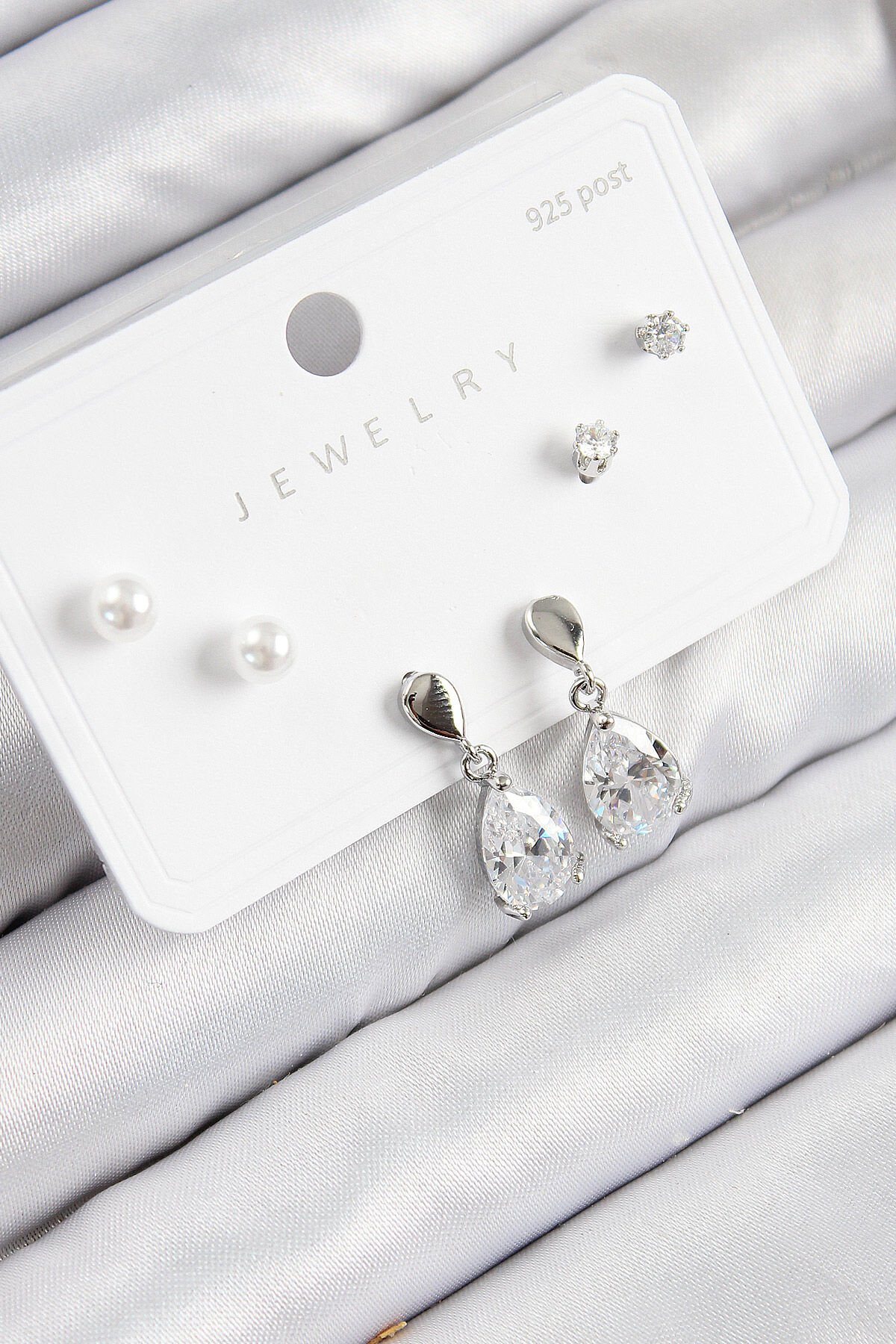 Pirinç Zirkon Taşlı Sallantılı Damla Model Gümüş Renk 925 Ayar Gümüş Çivi Kadın Küpe Set