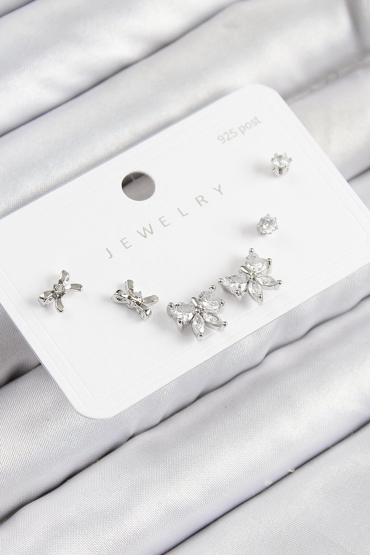 Pirinç Zirkon Taşlı Fiyonk Model Gümüş Renk 925 Ayar Gümüş Çivi Kadın Küpe Set