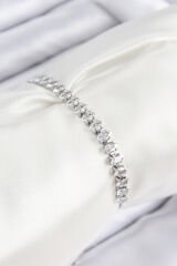 Pirinç Zirkon Taşlı Damla Model Gümüş Renk Asansörlü Kadın Bileklik