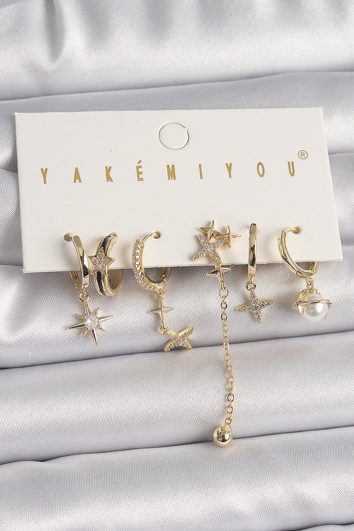 Pirinç Gold Renk Zirkon Taşlı Yıldız Model Kadın Küpe Kombini